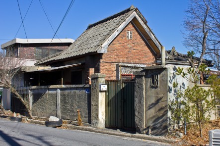 Figure 29. A good example of middle class culture house design. This private residence sat in the Soje-dong neighboorhood of Daejeon, Korea. It was demolished when the Suhyang-gil road was widened sometime between 2017-2020. Undated, but perhaps from the 1930s-1940s. Source: Photographed by Nate Kornegay, 2015.